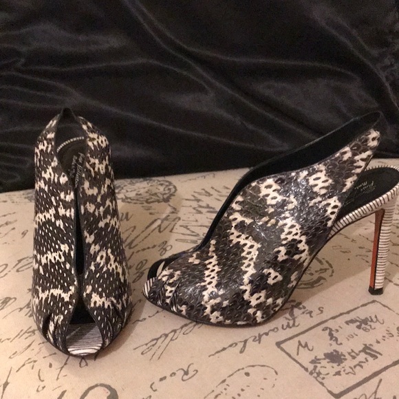 Meet your Posher, Alethea - Picture 1 of 2